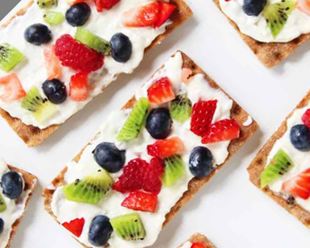 Fruit pizza crackers? Yes, please! - Recipe by Homemade Ginger