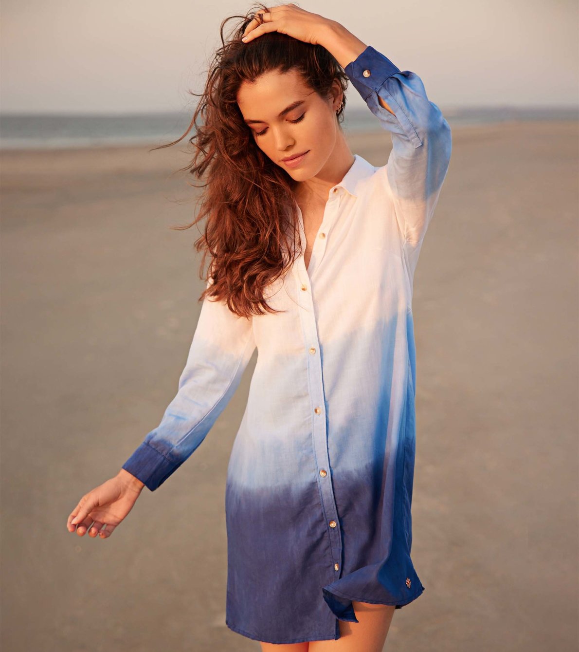 Agrandir l'image de Robe chemise Cara – Nuances ciel ensoleillé teintes par immersion