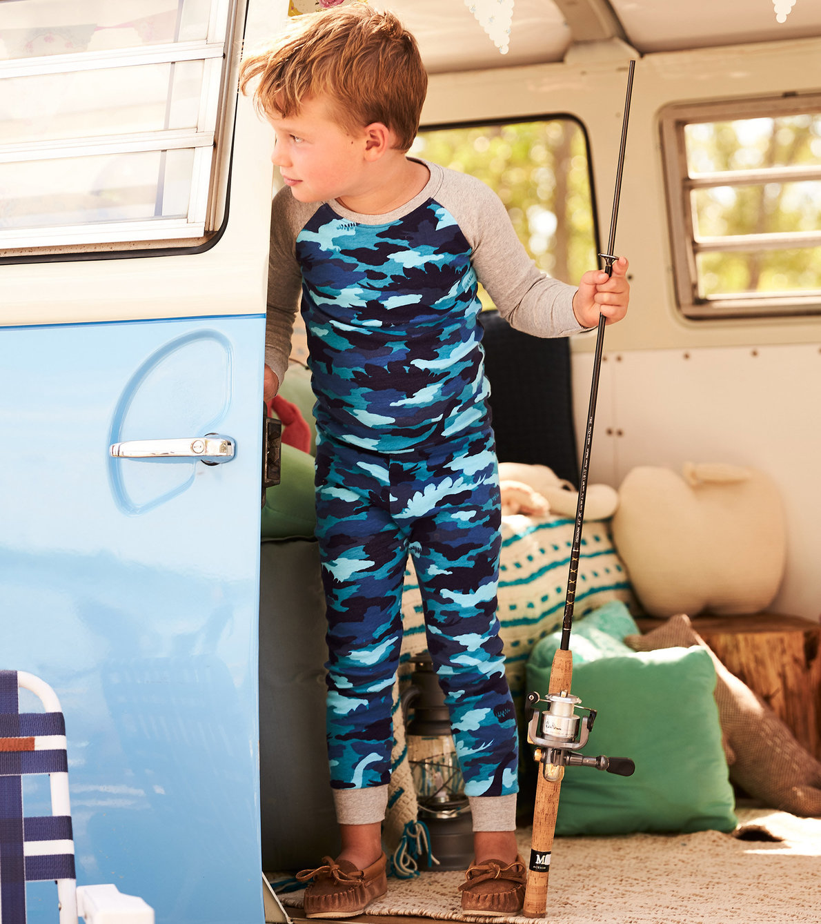 Agrandir l'image de Pyjama en coton biologique avec haut à manches raglan – Motif camouflage dinosaure