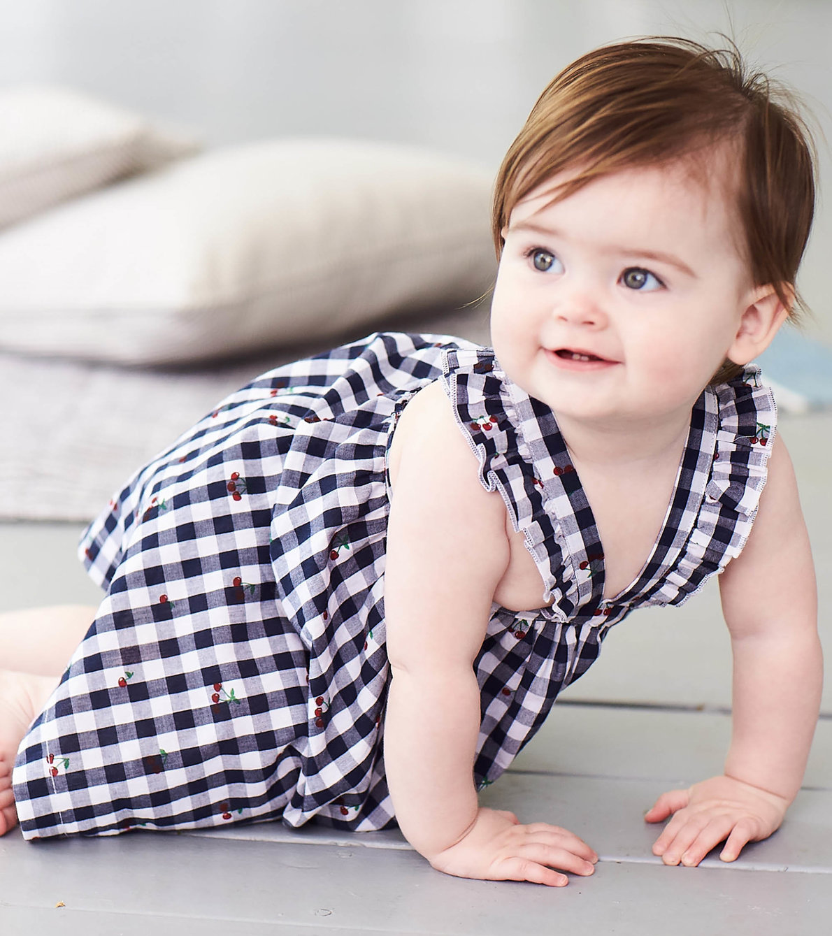 Agrandir l'image de Robe à bretelles croisées pour bébé – Cerises minuscules