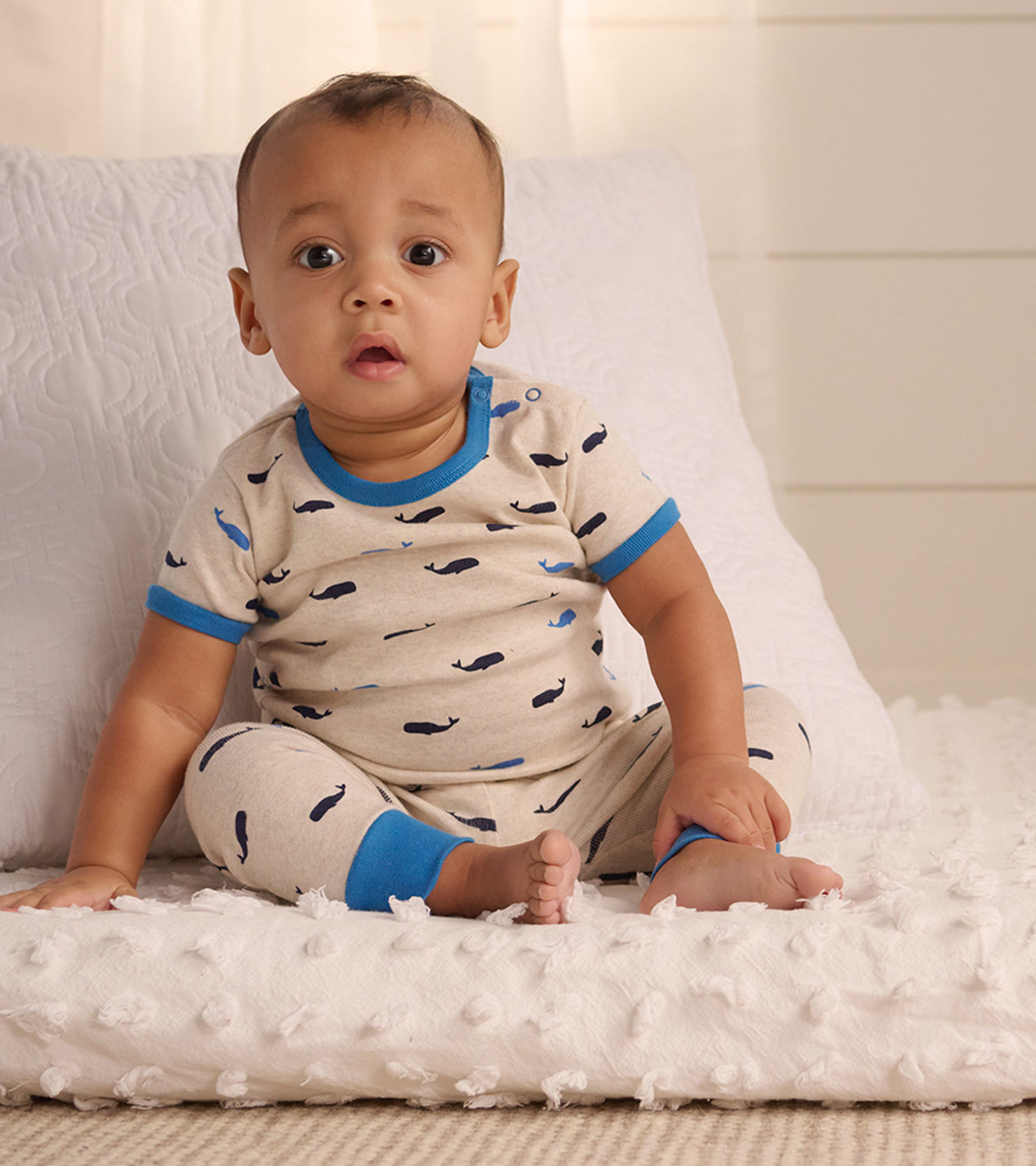 Agrandir l'image de Pyjama à manches courtes en coton biologique pour bébé – Baleines nautiques