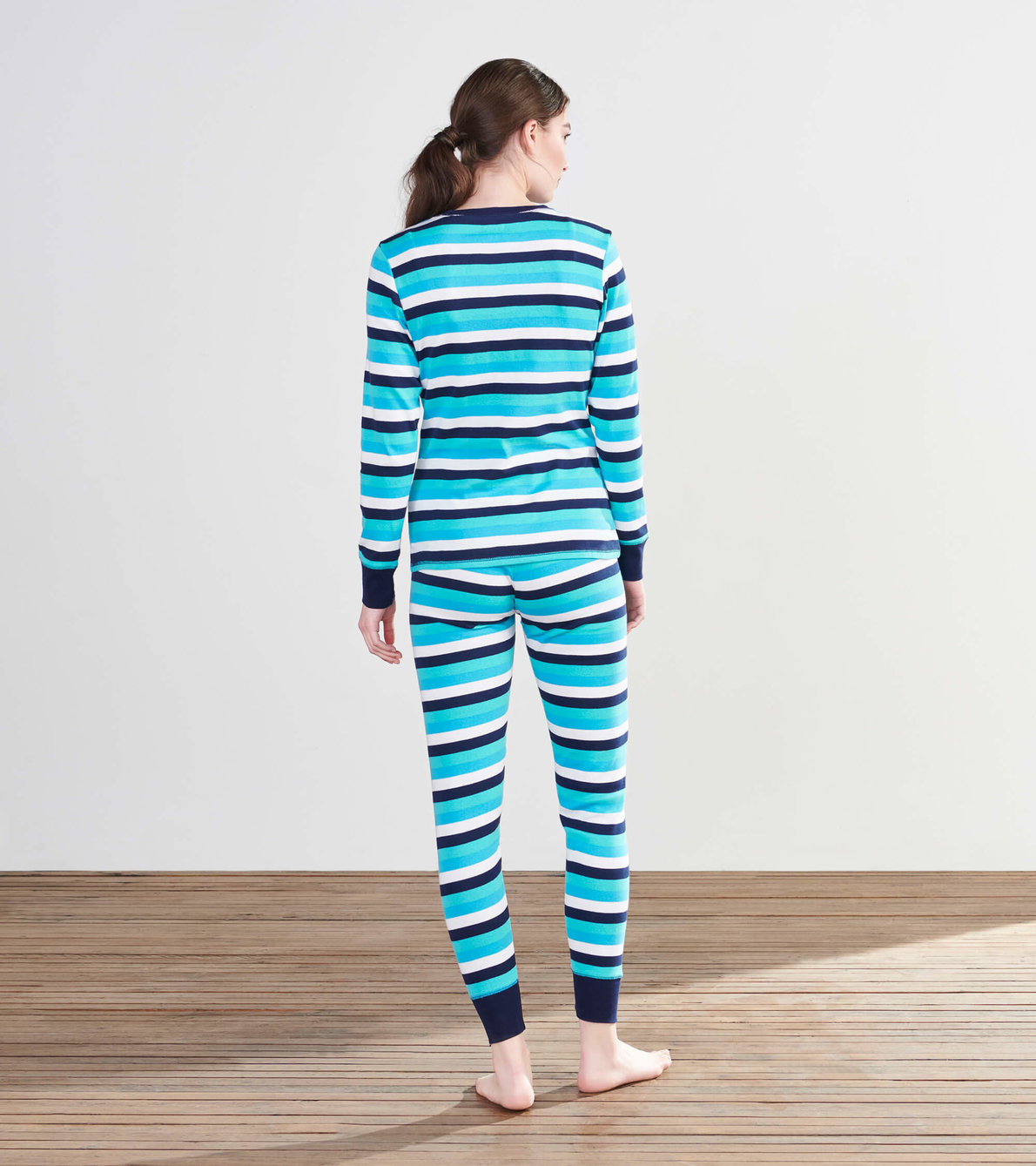 Agrandir l'image de Pyjama en coton biologique pour femme – Rayures bleu océan