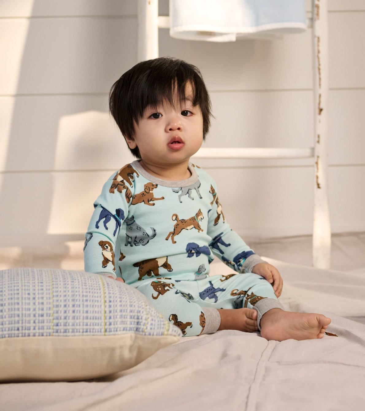 Agrandir l'image de Pyjama en coton biologique pour bébé – Chiots enjoués