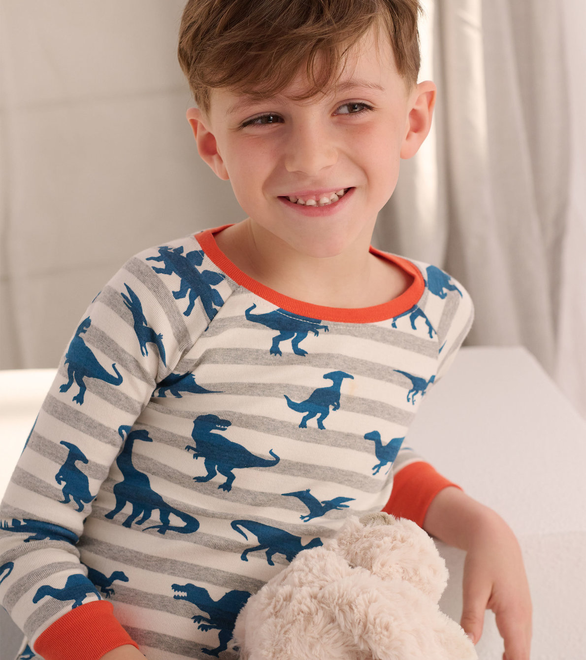 Agrandir l'image de Pyjama en coton biologique avec haut à manches raglan – Amis préhistoriques